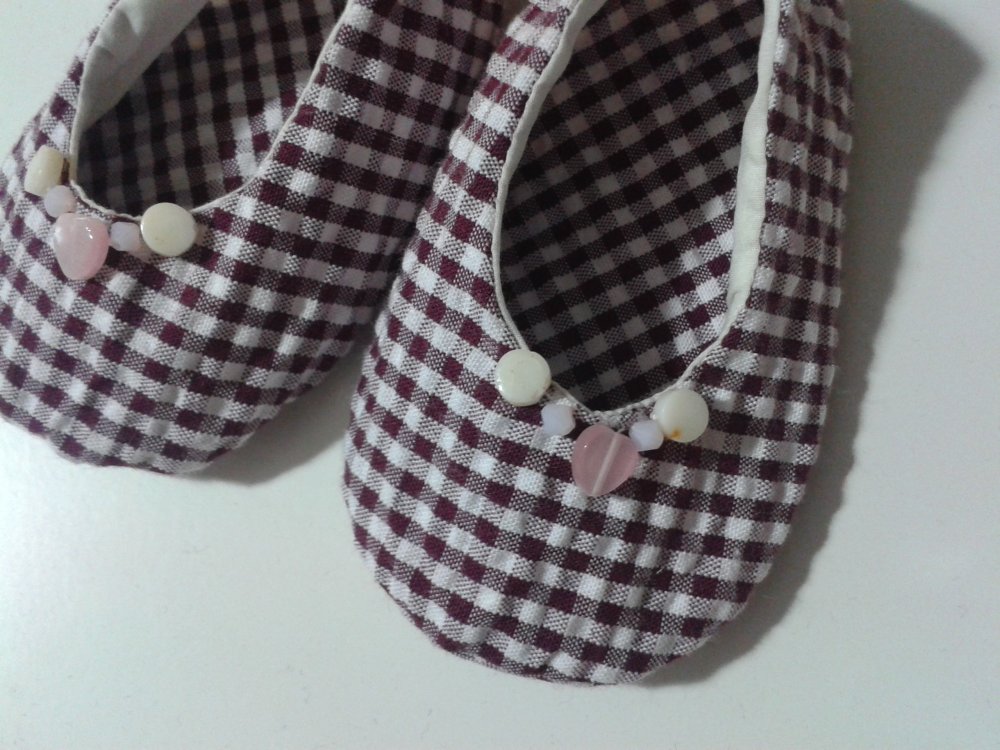 Scarpine vichy con ricamo