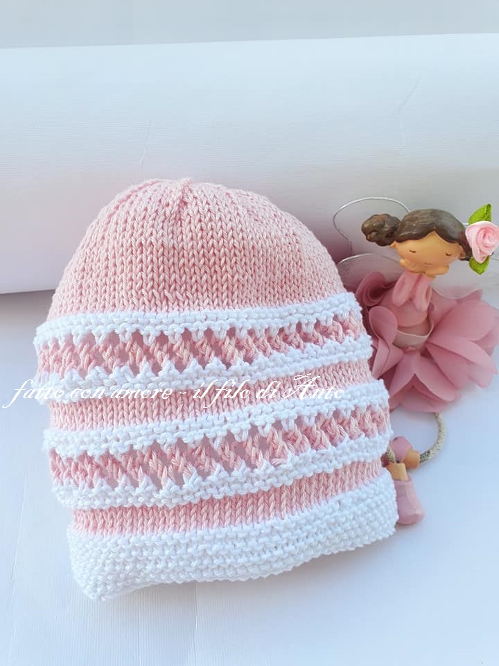 Cappello bambina in puro cotone lavorato a mano
