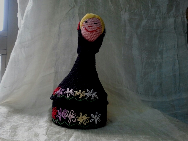 Portaoggetti Matrioska nera con fiori,Amigurumi Matrioska