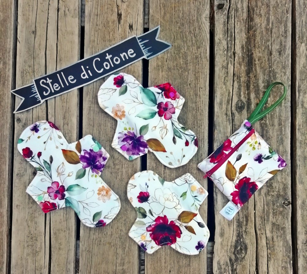 Assortimento PROVA di assorbenti lavabili ecologici con wetbag fiori bordeaux