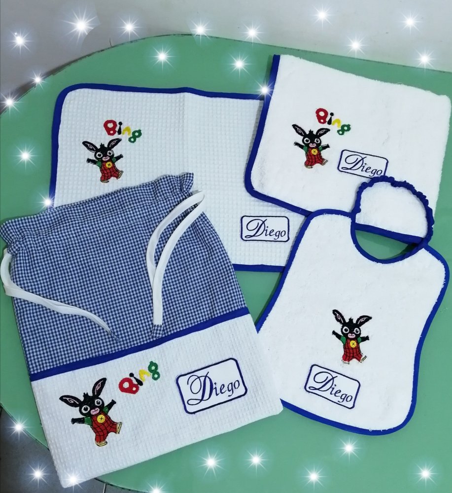Set asilo personalizzato e ricamato. 