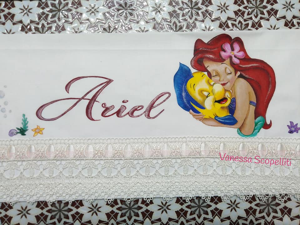 Coordinato carrozzina con Ariel💕     Dipinto a mano