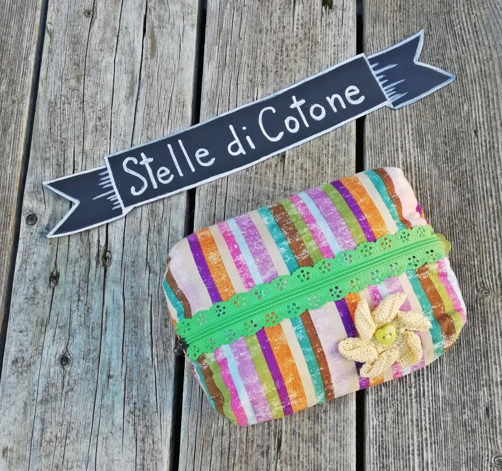 Astuccio imbottito portatrucchi-beauty case righe