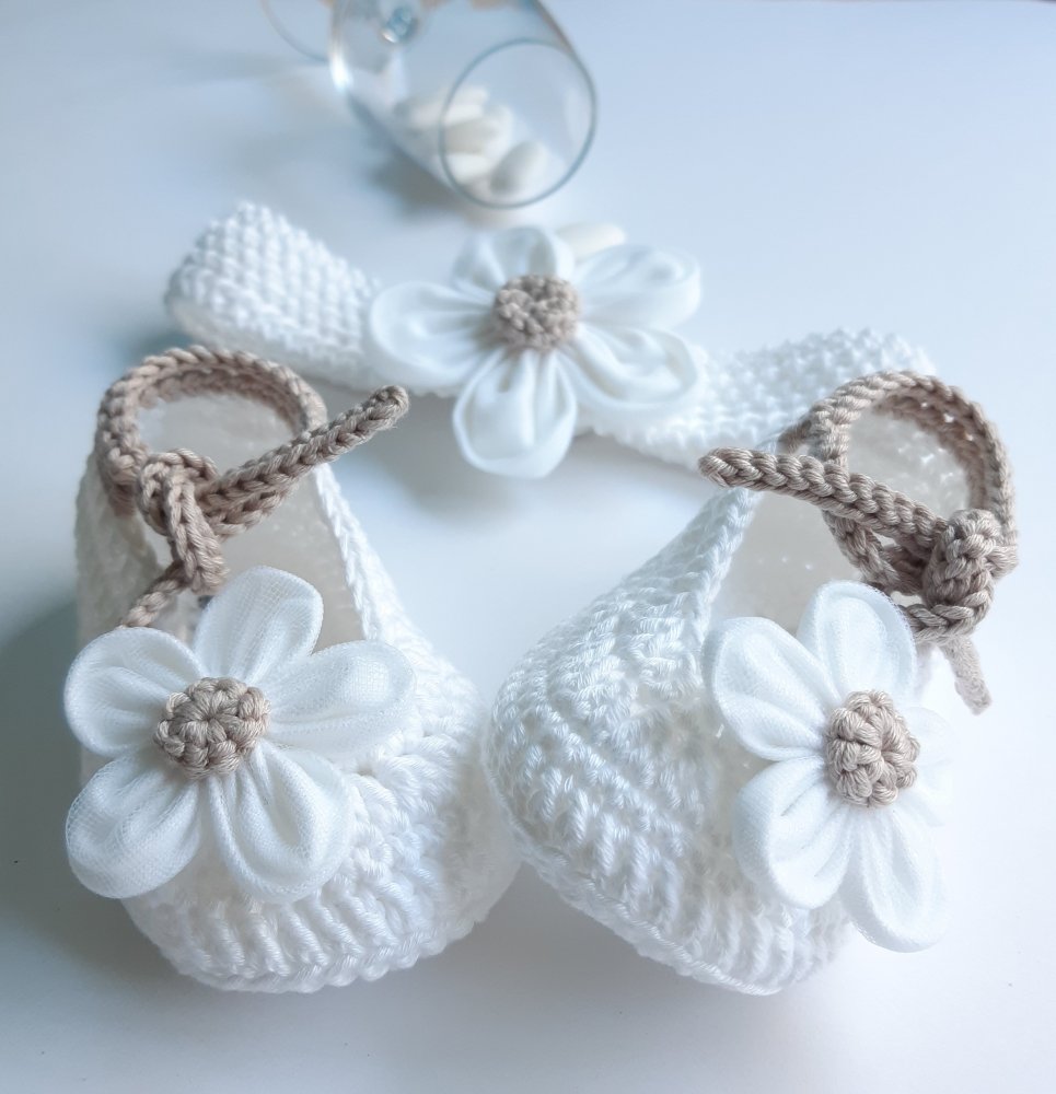 Fascetta e scarpine bambina - cotone bianco/ecru - fiore lino/tulle - fatte a mano - Battesimo