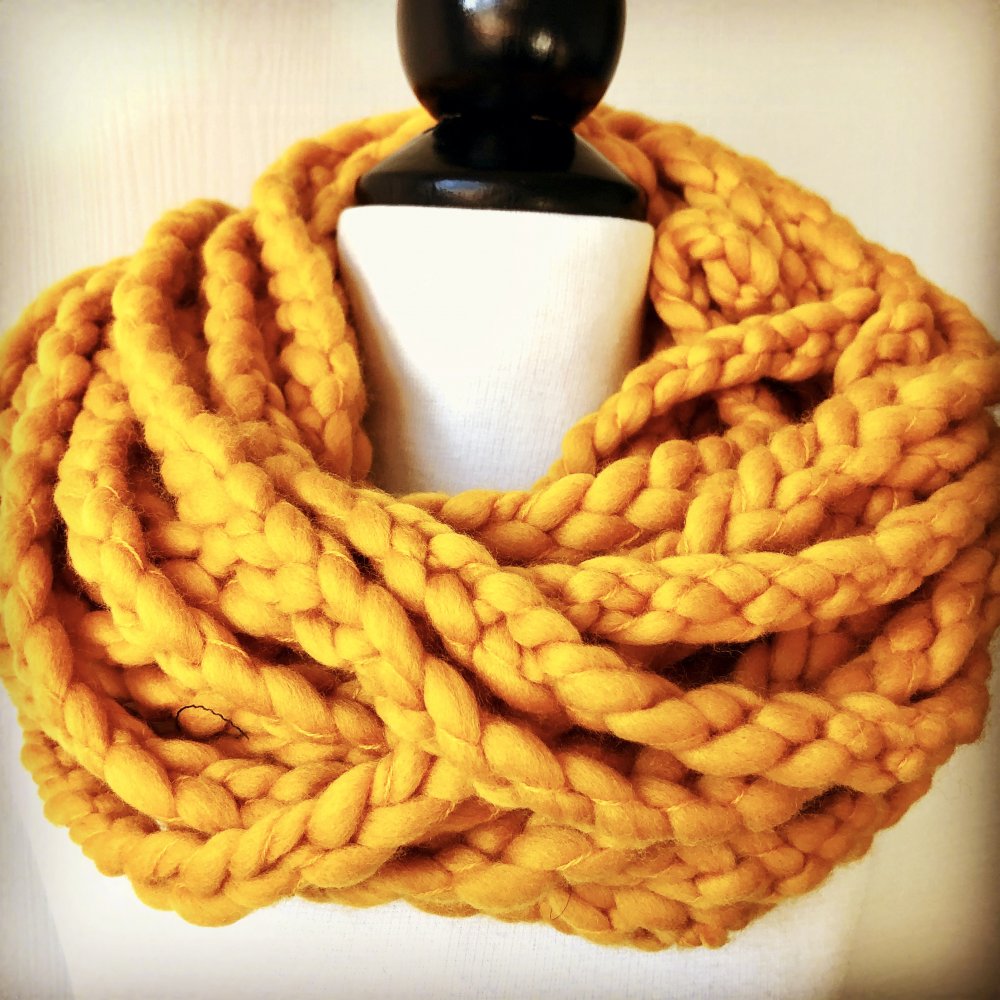 Sciarpa maxi all'uncinetto. Originale idea regalo