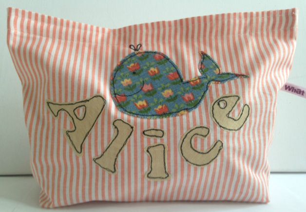 Astuccio porta cambio per la scuola o per le mamme da tenere sempre in borsa: porta pannolini o porta giochi, nome e motivo personalizzabili