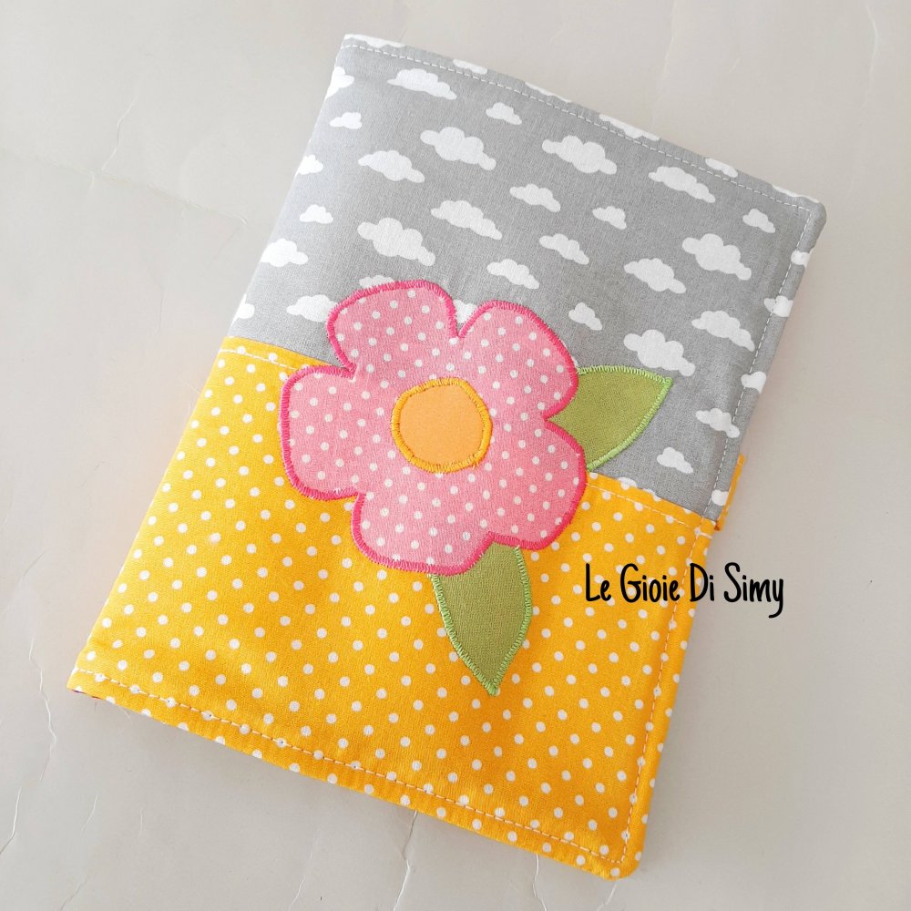 Astuccio porta pennarelli e quadernino con un fiore 