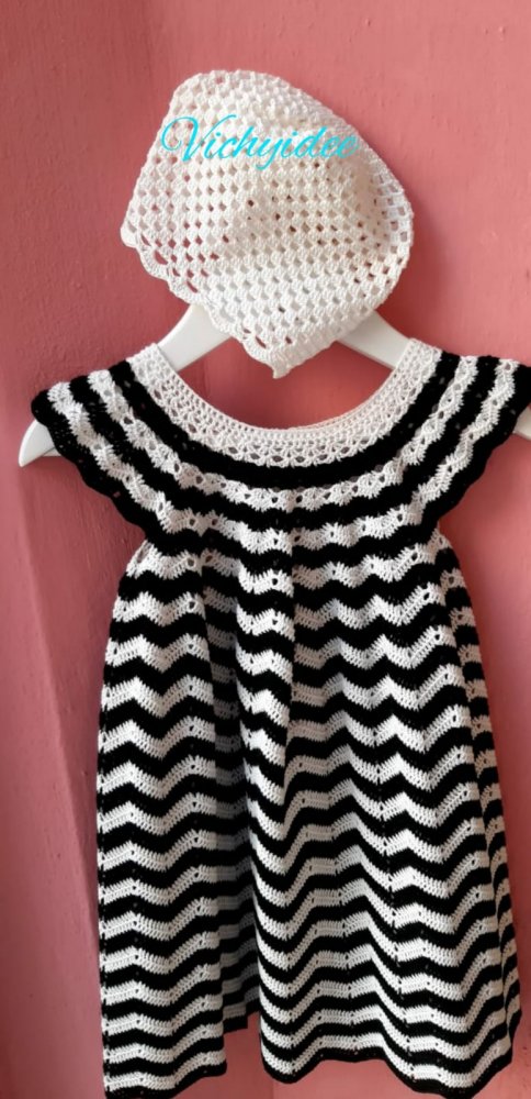 Abitino Righe Nero  e Bianco  Bimba con cuffietta 