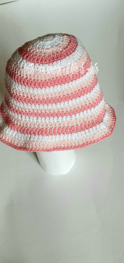 Cappello bambina a righe colorate 