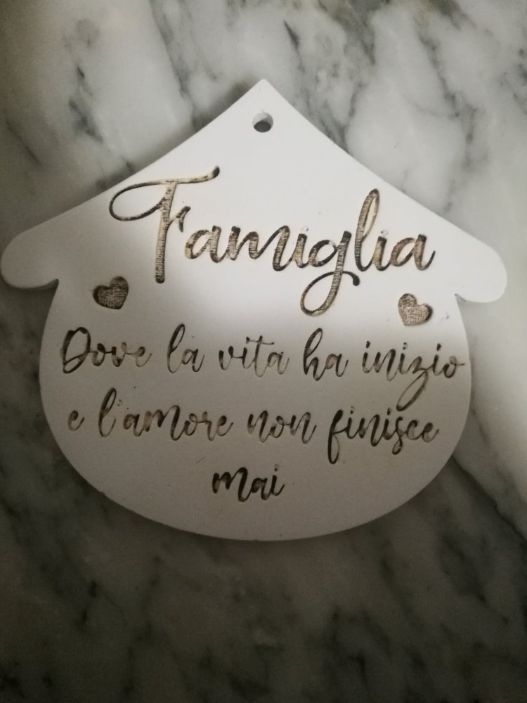 TARGHETTA IN CERAMICA A FREDDO CON FRASE INCISA SULLA FAMIGLIA