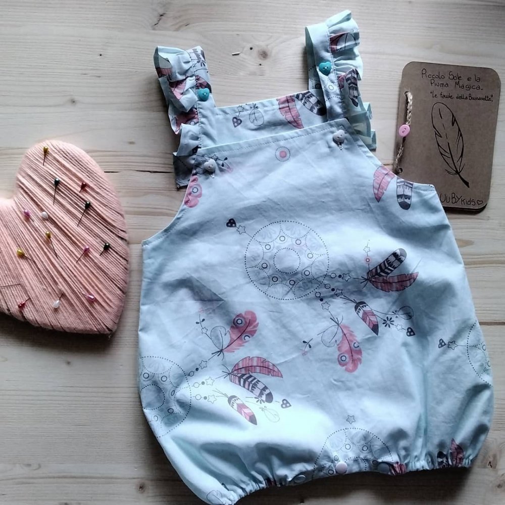 DOLCISSIME PIUME per un PAGLIACCETTO da bambina cotone 100% comodo e fresco con bretelle regolabili handmade