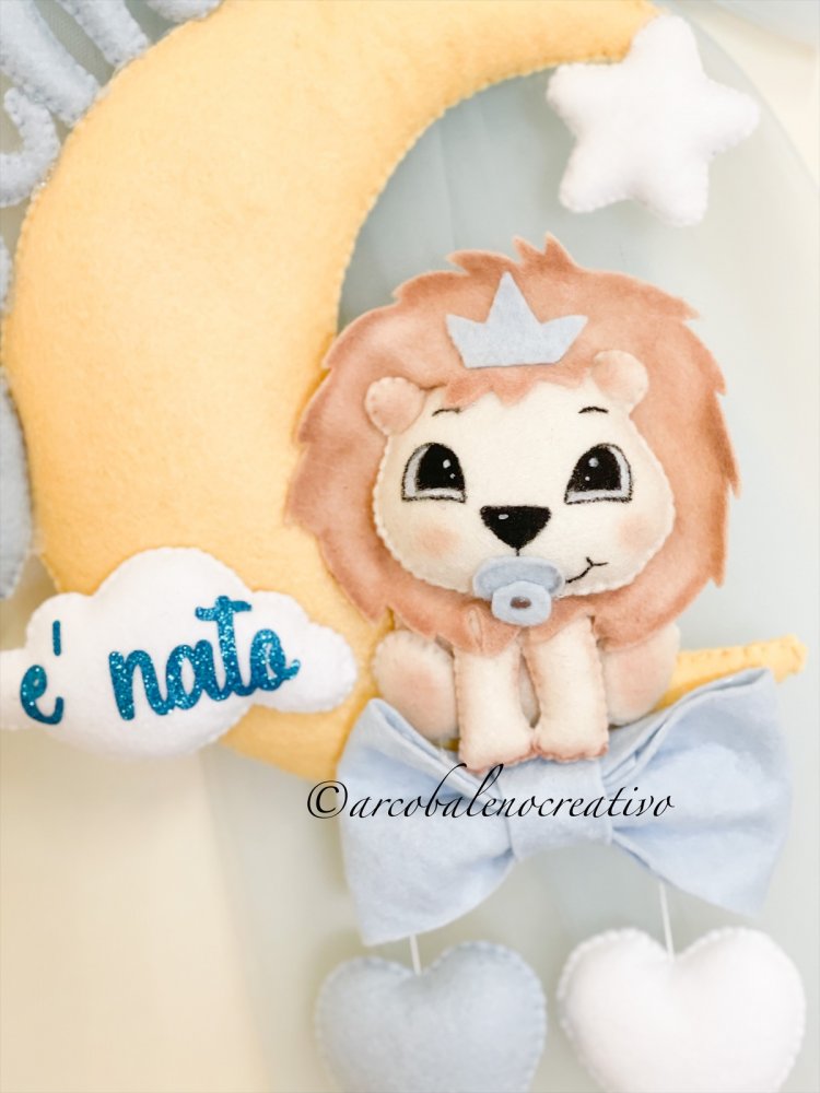 Fiocco nascita Leoncino pannolenci e tulle...personalizzabile in colori e personaggio.