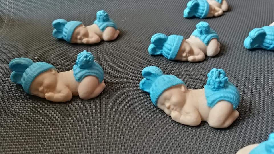 BIMBO NASCITA IN PORCELLANA FREDDA PERSONALIZZABILE IL COLORE