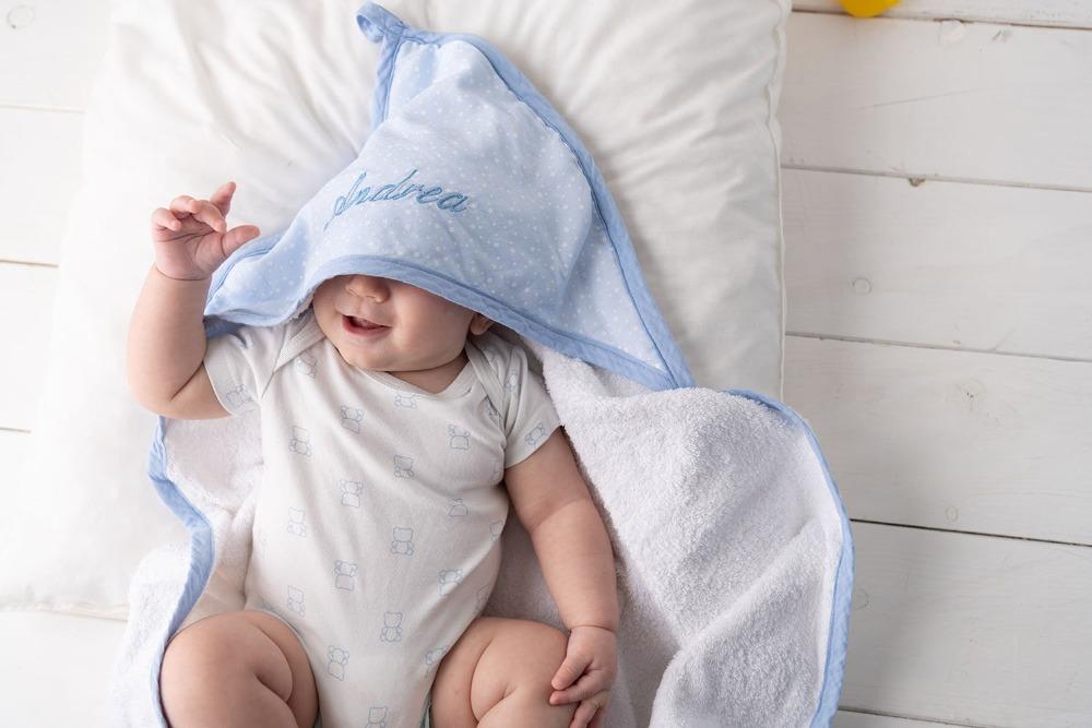 Accappatoio a triangolo neonato celeste