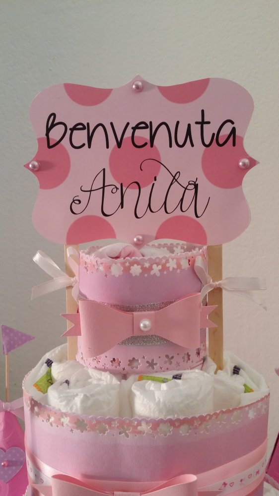 Torta di Pannolini Verde con 48 pannolini 3/6 kg e 4 prodotti di cosmesi di qualità. Made in Italy