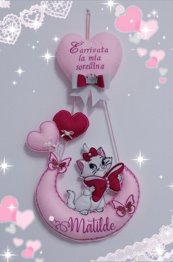 Fiocco nascita con gattina Minou sulla luna e cuore con dedica. 