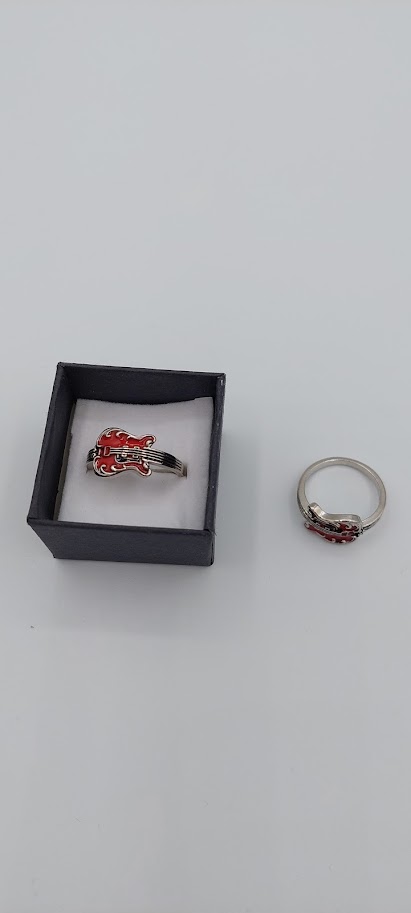 anello con chitarra 