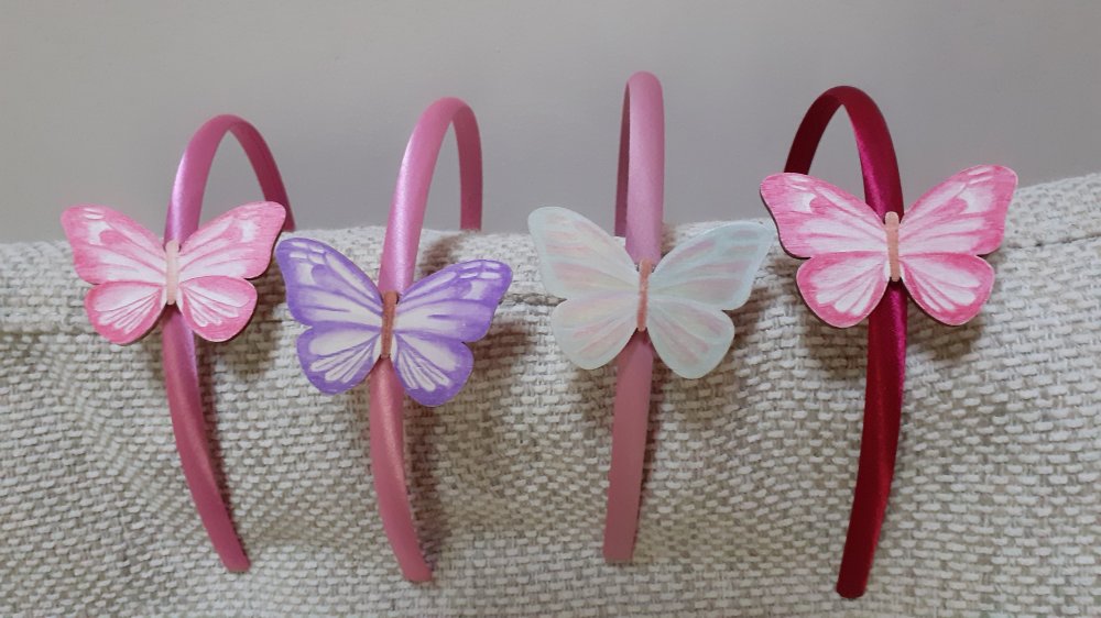 Cerchietto farfalla in legno dipinta a pastelli