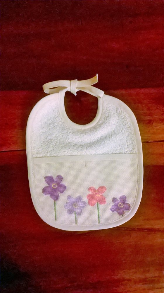 Bavaglino beige con fiori