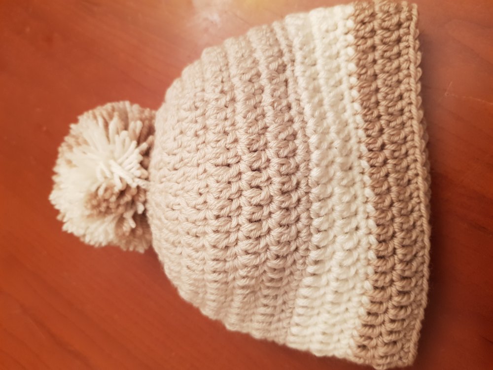 Cappellino in lana con pompom