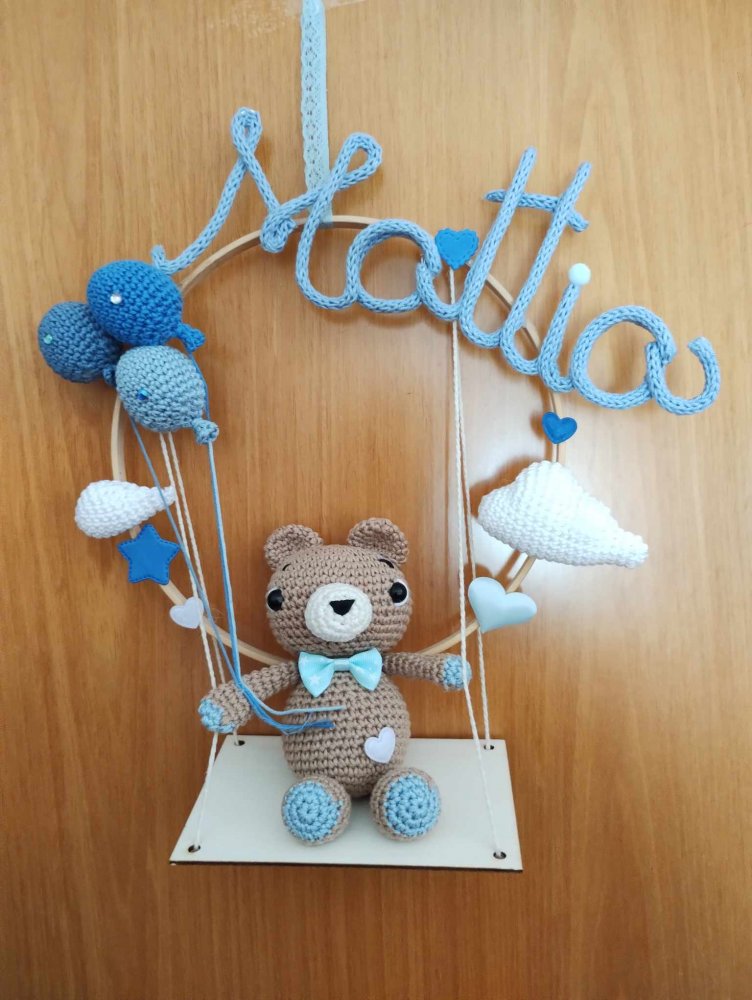 Fiocco nascita/fuoriporta orsetto su altalena nome tricotin, Fiocco nascita palloncini, Regalo nascita o battesimo, Decorazione cameretta