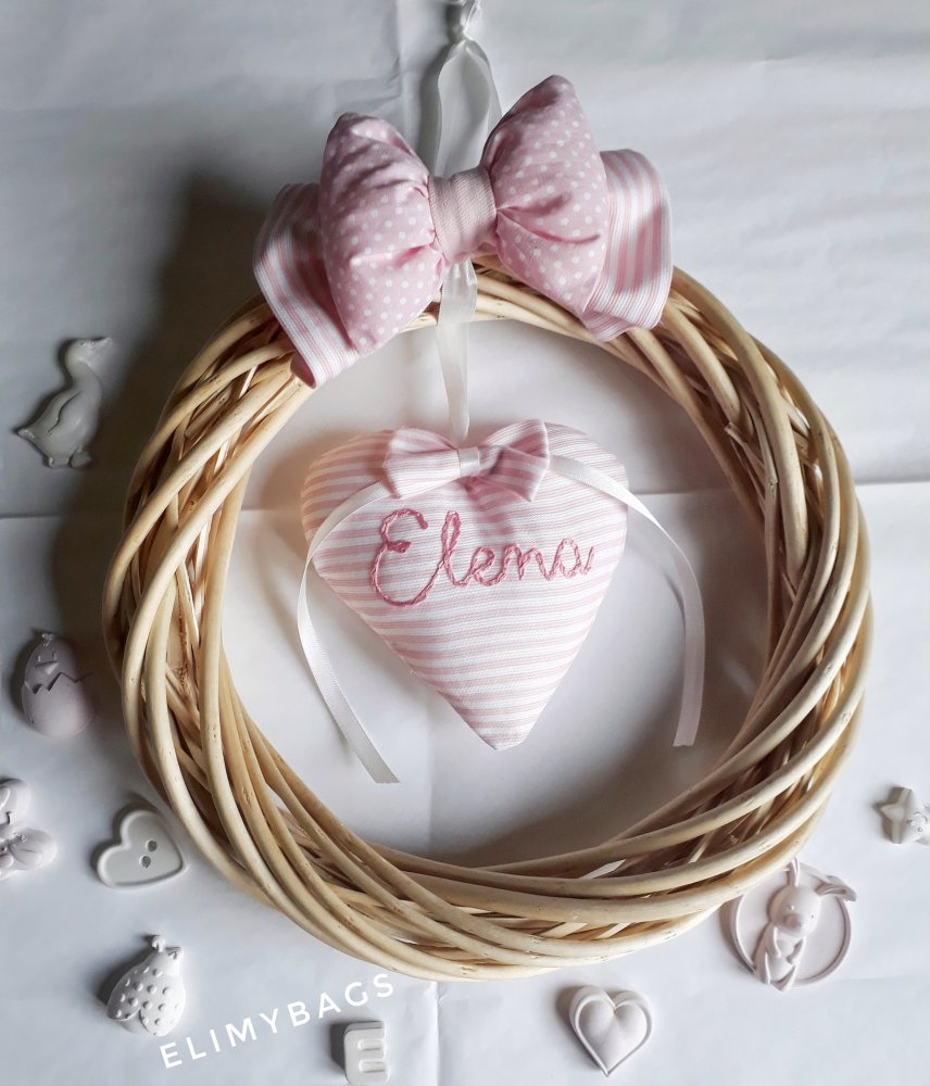 Fiocco nascita bambino con cuore e nome su ghirlanda da appendere 