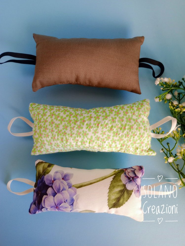 Fermaporta bianco con design floreale