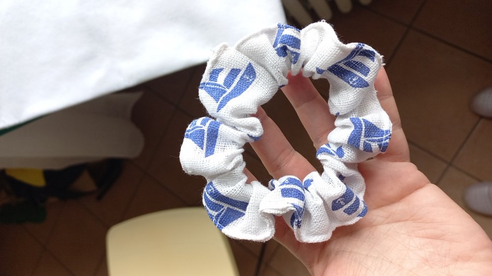 elastico per capelli scrunchies in tessuto fatto a mano 