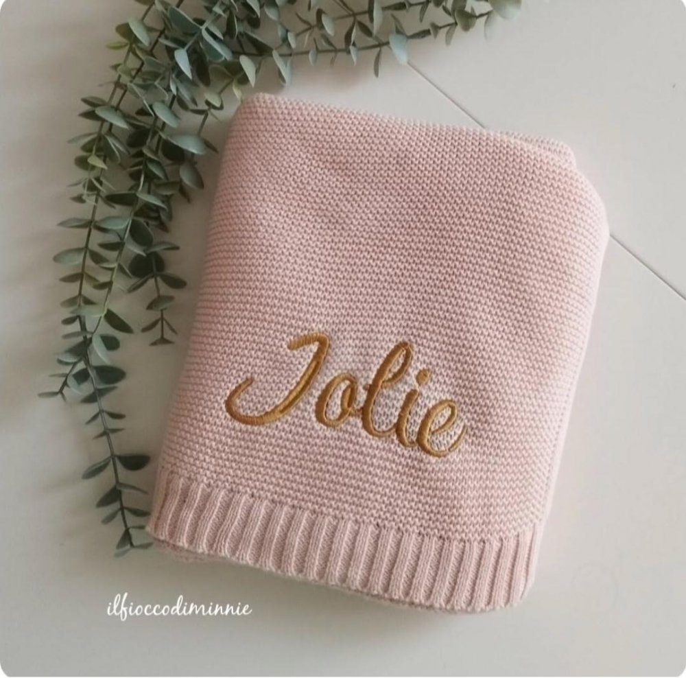 Copertina in maglia di cotone con nome ricamato, copertina nascita, copertina da culla personalizzata colorazione rosa chiaro