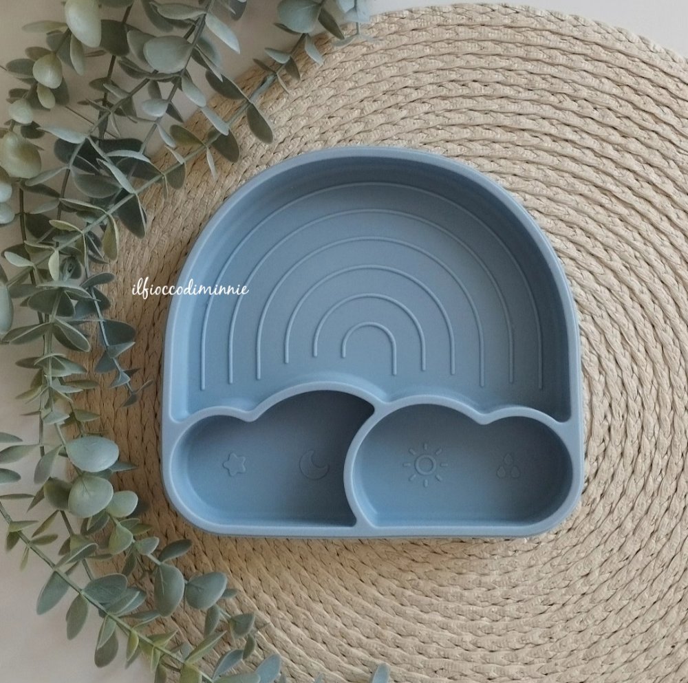 Piatto ARCOBALENO in silicone alimentare certificato, colorazione AZZURRO POLVERE