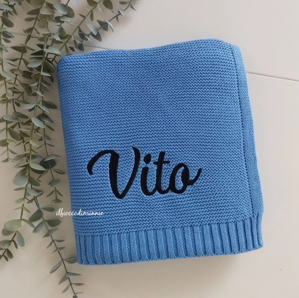 Copertina in maglia di cotone con nome ricamato, copertina nascita, copertina da culla personalizzata colorazione AZZURRO MEDIO
