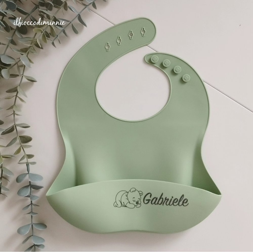 Bavaglino BASIC VERDE SALVIA in silicone personalizzabile con nome e disegno