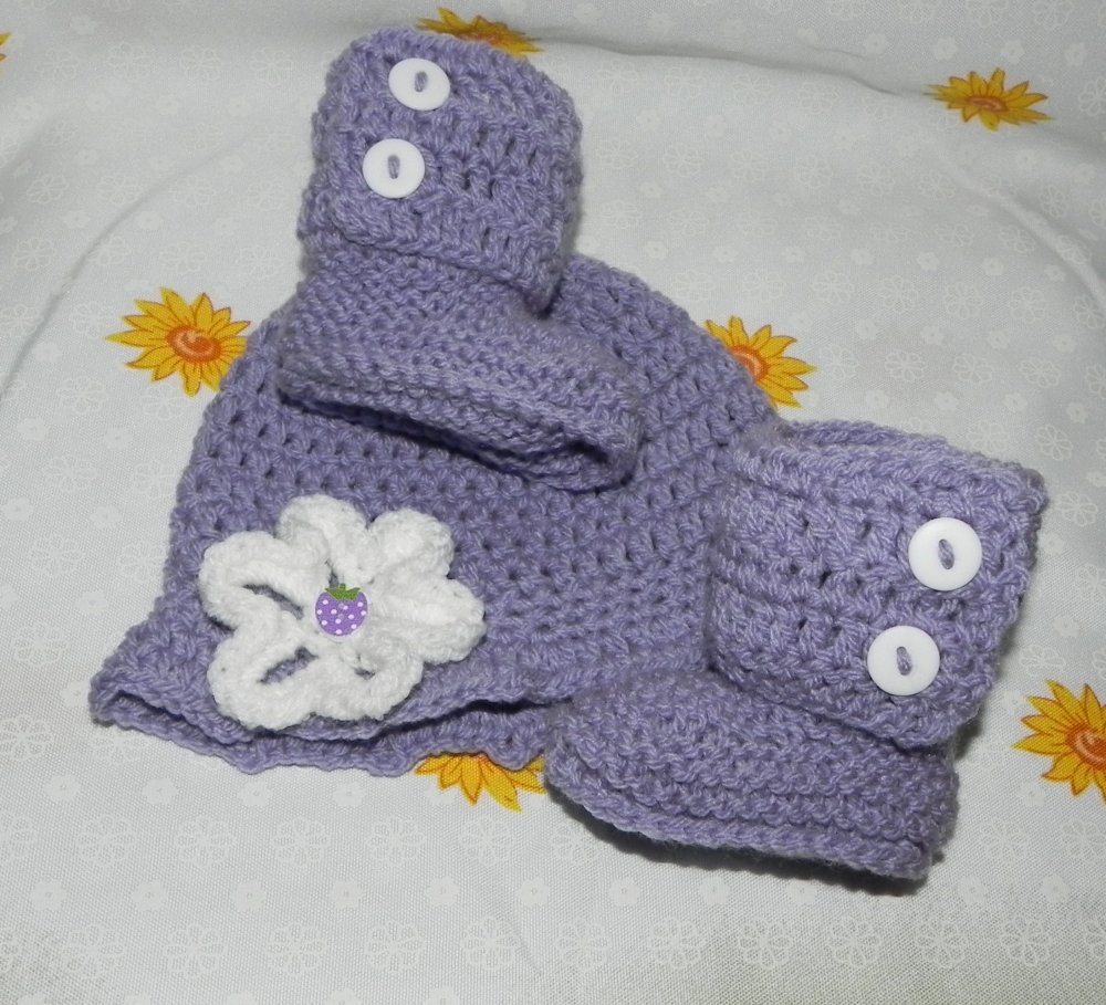 Cappellino e scarpette beb lilla  da 1 a 4 mesi