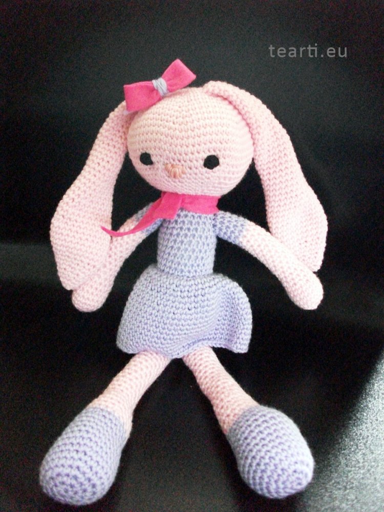 Tea la coniglietta amigurumi. Bambola da regalare.