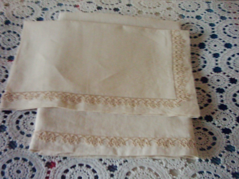 Lenzuolino con pizzo chiacchierino