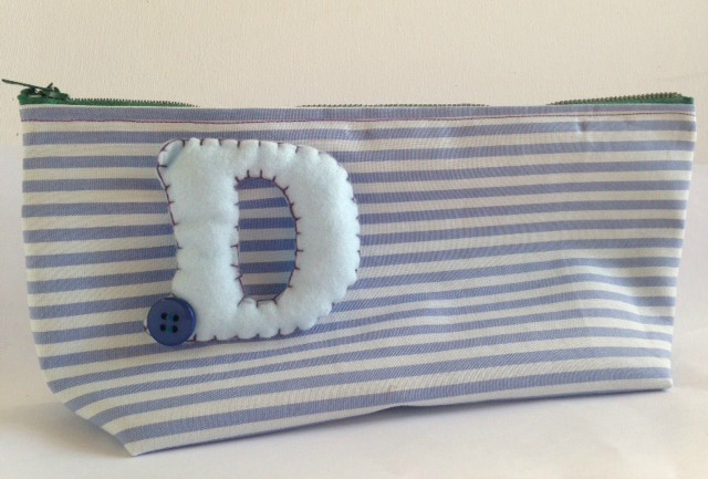 Pochette porta pennarelli per i bambini o porta tutto per le mamme da tenere sempre in borsa: letterina in feltro personalizzabile