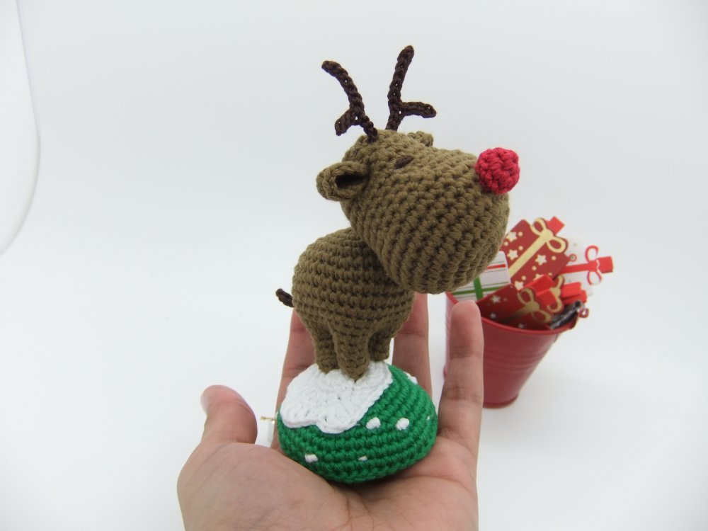 Divertente Rudolf la rena natalizia amigurumi.
