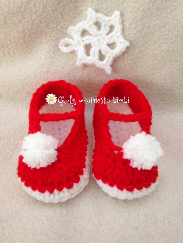 Scarpine a ballerina per neonata realizzate in lana con uncinetto scarpette