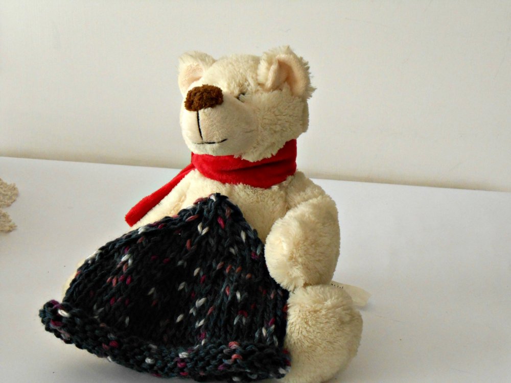 Cappellino baby lavorato ai ferri,  in filato tweed melange