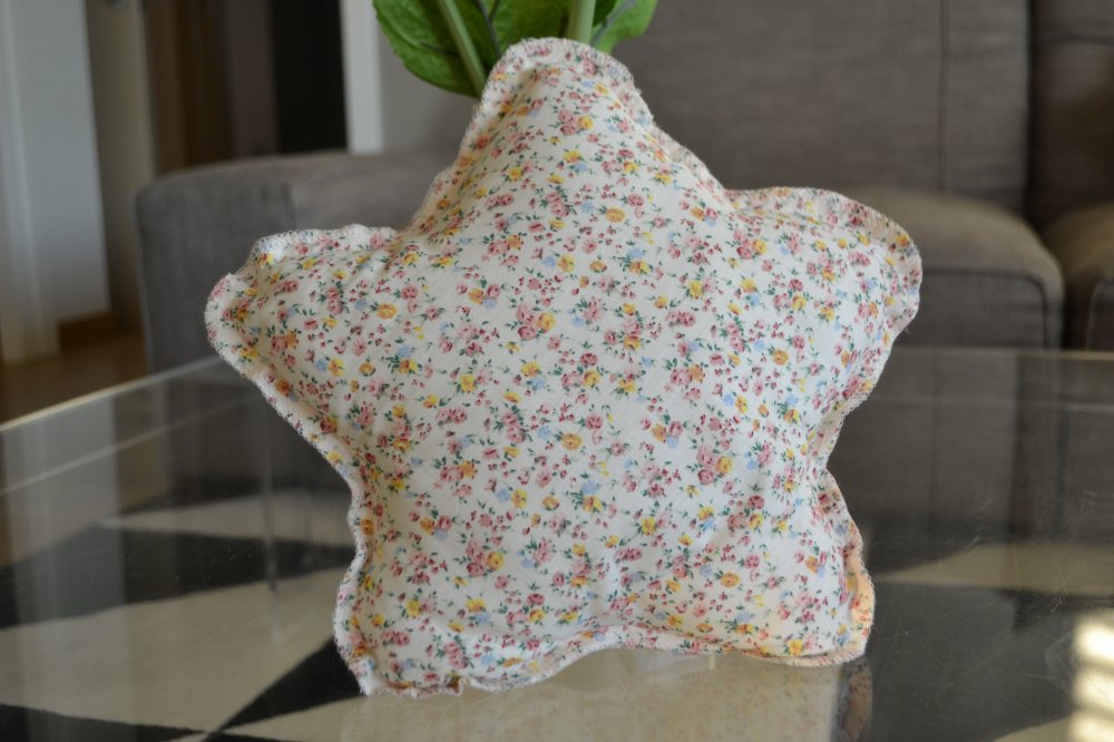 CUSCINO A FORMA DI STELLA