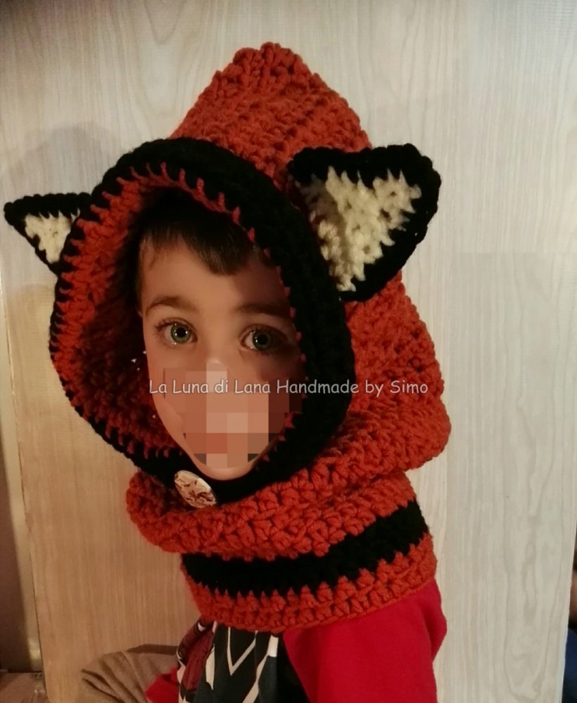 Cappuccio  volpina e con scalda collo  per bambino  o bambina fatto ad uncinetto 