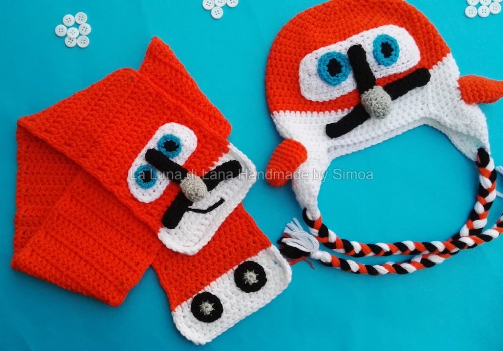 Cappellino e sciarpa ad uncinetto per bambino ispirato a Planes