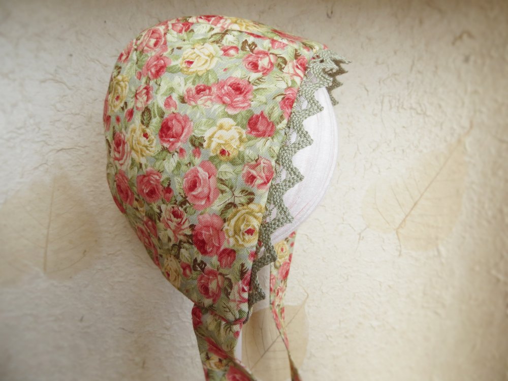 Cuffia retr con pizzo, fantasia rose reversibile