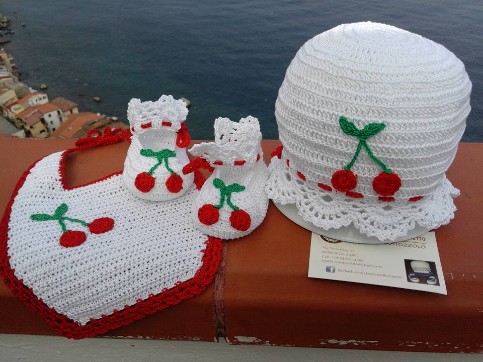  scarpette e cappellino bianchi