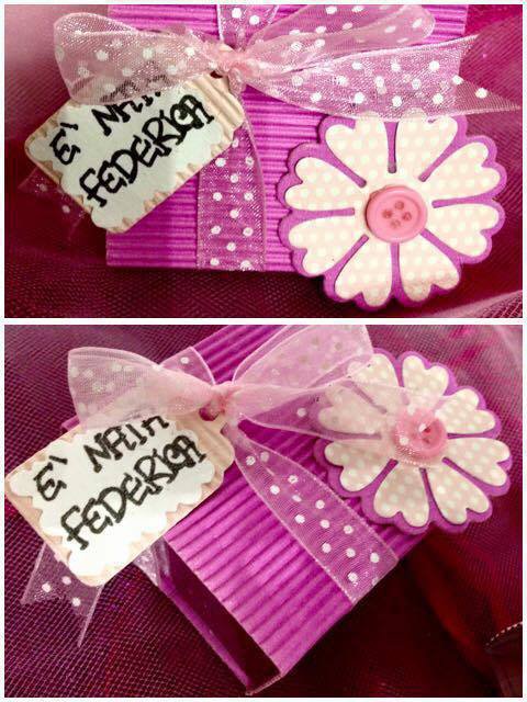Bomboniera nascita /battesimo/ compleanno con fiore e tag personalizzato