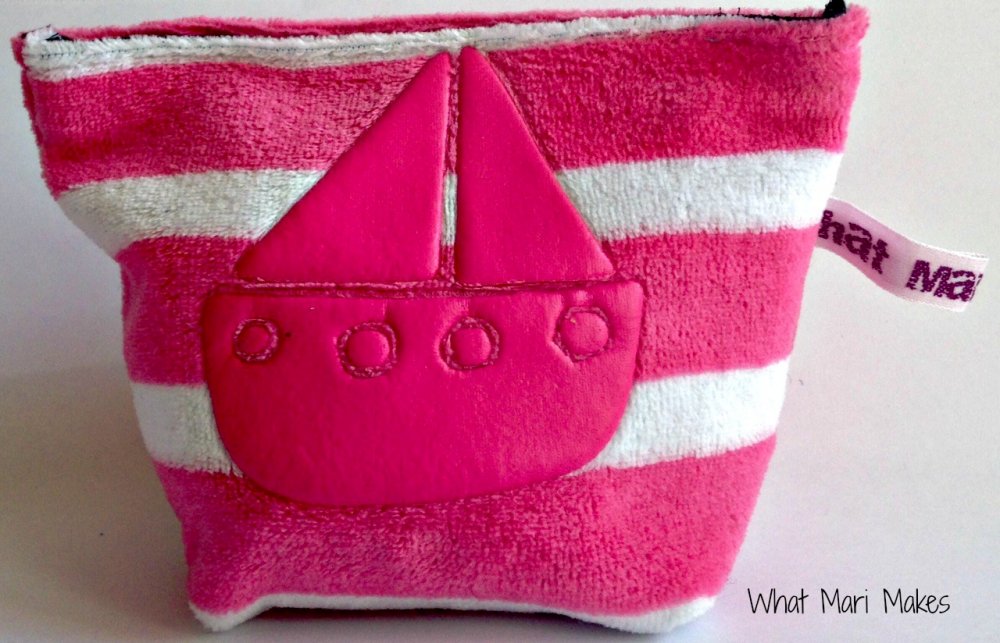 Porta costumino per l'estate con una morbida applique di una barchette