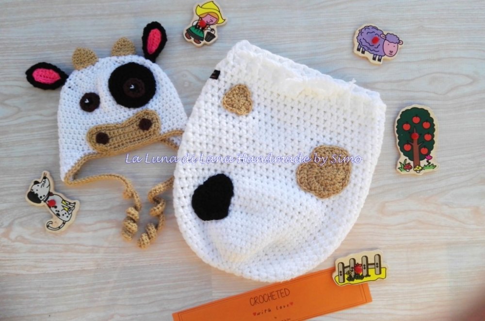 cappellino neonato uncinetto e sacco nanna coordinato a forma di mucca