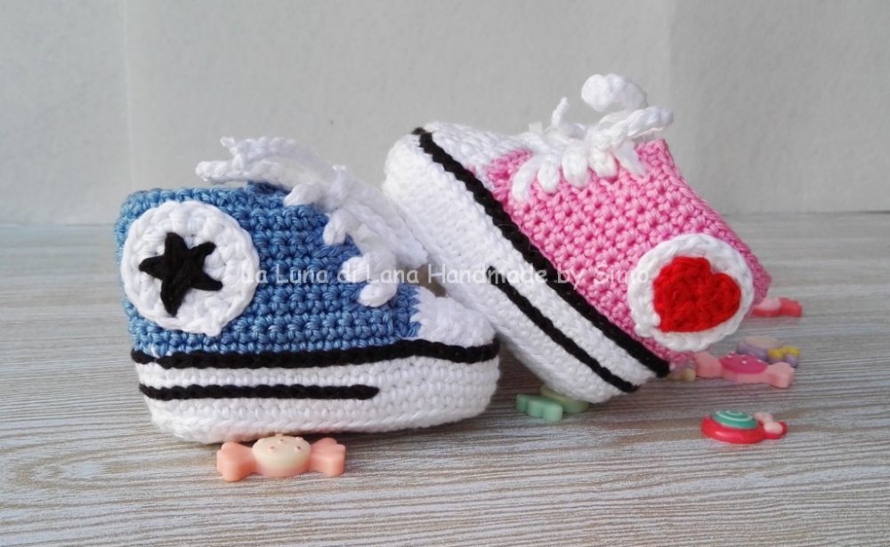 Scarpine uncinetto per neonato Converse all star