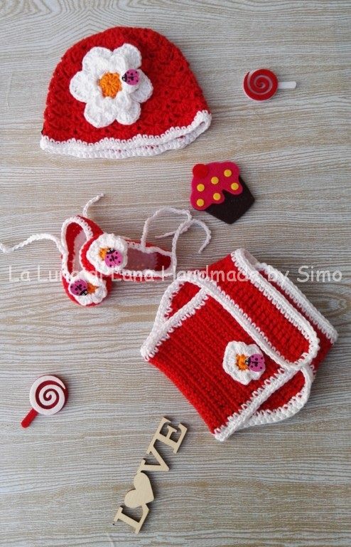 Cappellino uncinetto e scarpine bimba neonata con copri pannolino coordinato