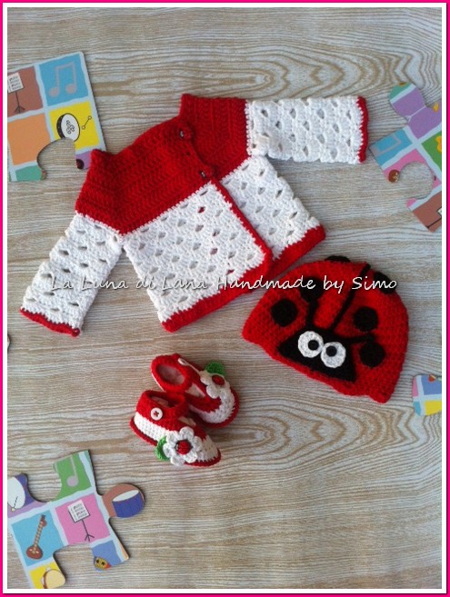 Cardigan, scarpine e cappellino a uncinetto, completino per neonata in cotone